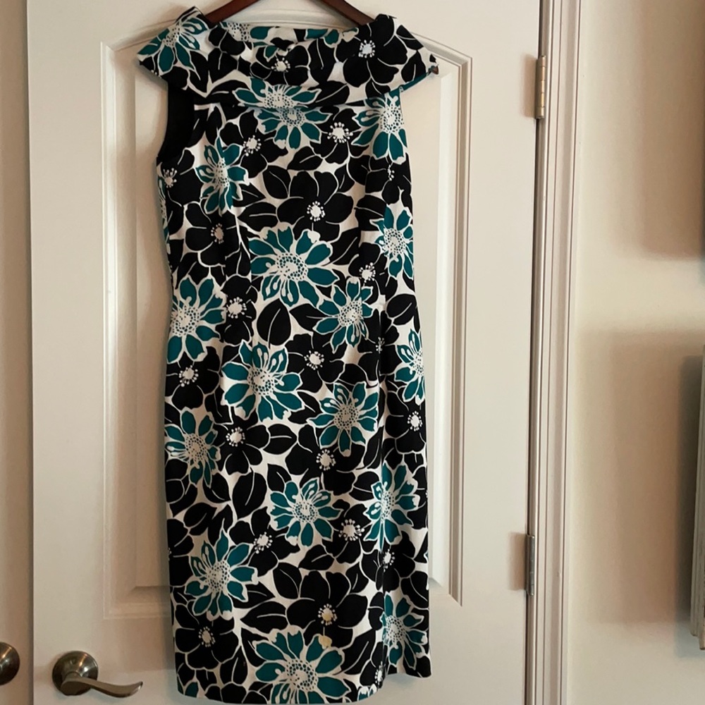 Elegant below the knee dress and lined on inside